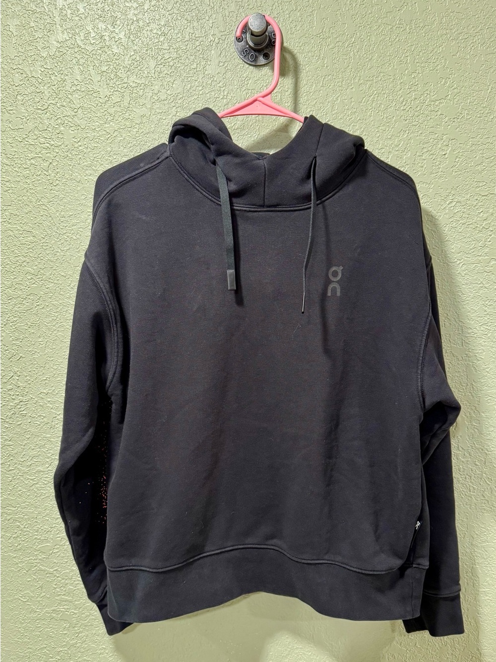 On Clouds Women's Black Pullover Hoodie Small